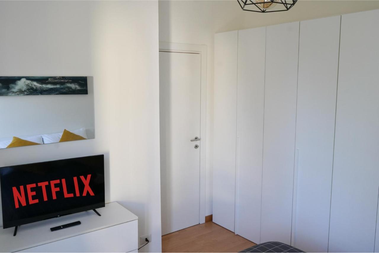 Apartmán 10 Min From The Airport-Wifi-Free Parking Samarate Exteriér fotografie