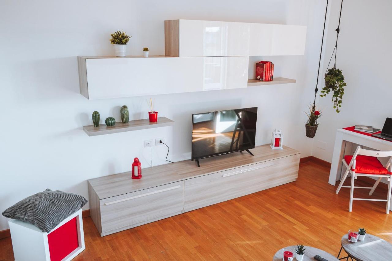Apartmán 10 Min From The Airport-Wifi-Free Parking Samarate Exteriér fotografie